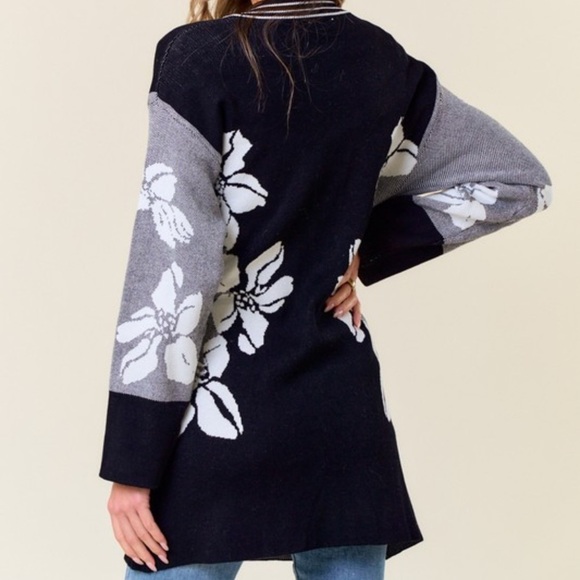 New nwt ON BLUE BLACK WHITE SWEATER CARDIGAN S M L - Picture 4 of 4